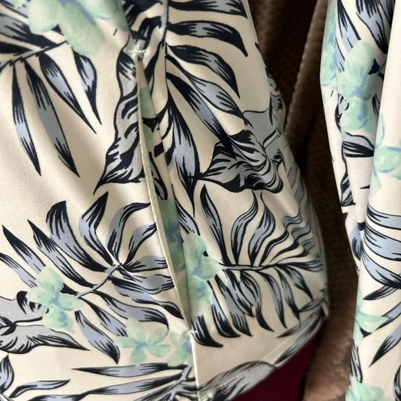 Tommy Bahama Golf Stretch Tropical Print 1/3 Zip - Size S/P - Picture 11 of 14